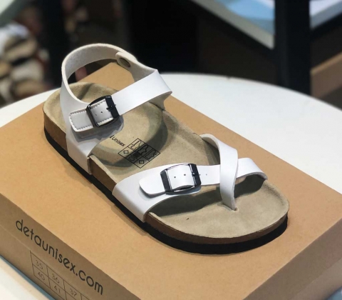 Giày sandal đế trấu xỏ ngón bò Sata22B