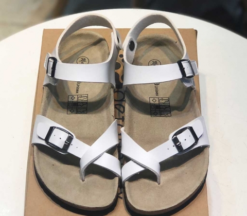 Giày sandal đế trấu xỏ ngón bò Sata22B