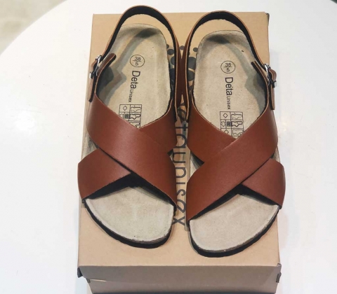 Giày sandal đế trấu 2 quai chéo nam nữ màu bò Sata23B